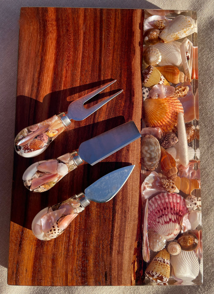 “”PRE ORDER ~ Shells Mini Board with 3pc matching Cheese Knife Set