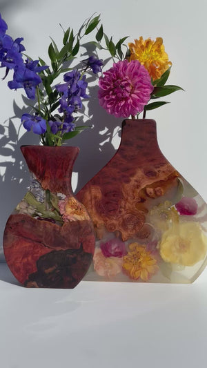 
            
                Load and play video in Gallery viewer, Organic floral vase ~ milk tinted resin
            
        